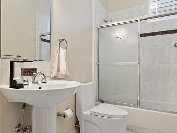 5th image of 9108 SW 49th Pl