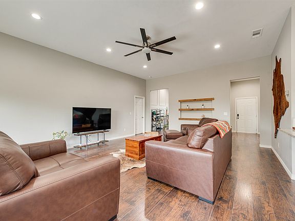 4th image of 139 Quail Ln