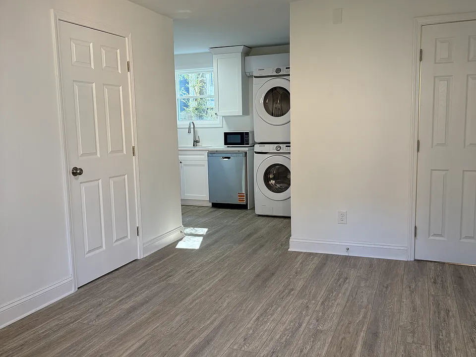 210 Estoria St SE #1