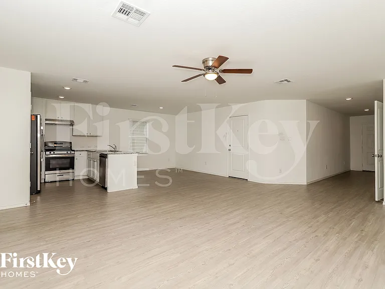 2439 Lake Hls — Photo 5