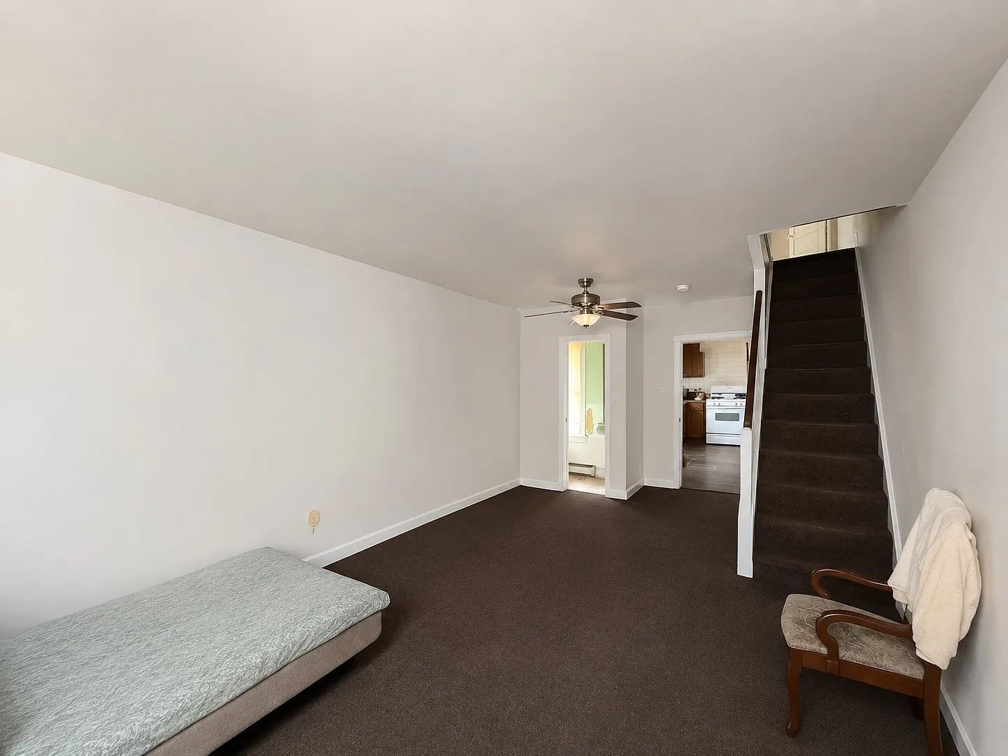3 bed, 1092 sqft, $2,090 — Photo 3