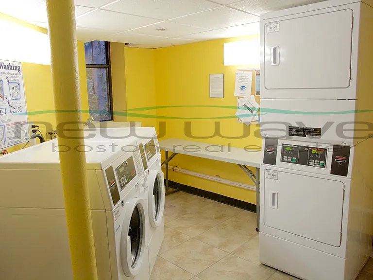 100 Queensberry St #6 — Photo 4