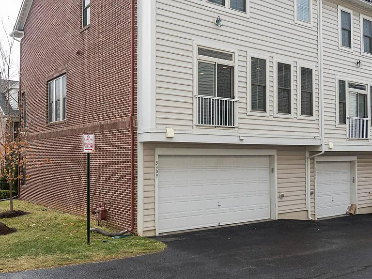 3309 Kemper Rd — Photo 32