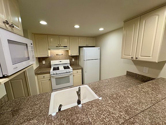 5th image of 520 2nd Ave W APT C