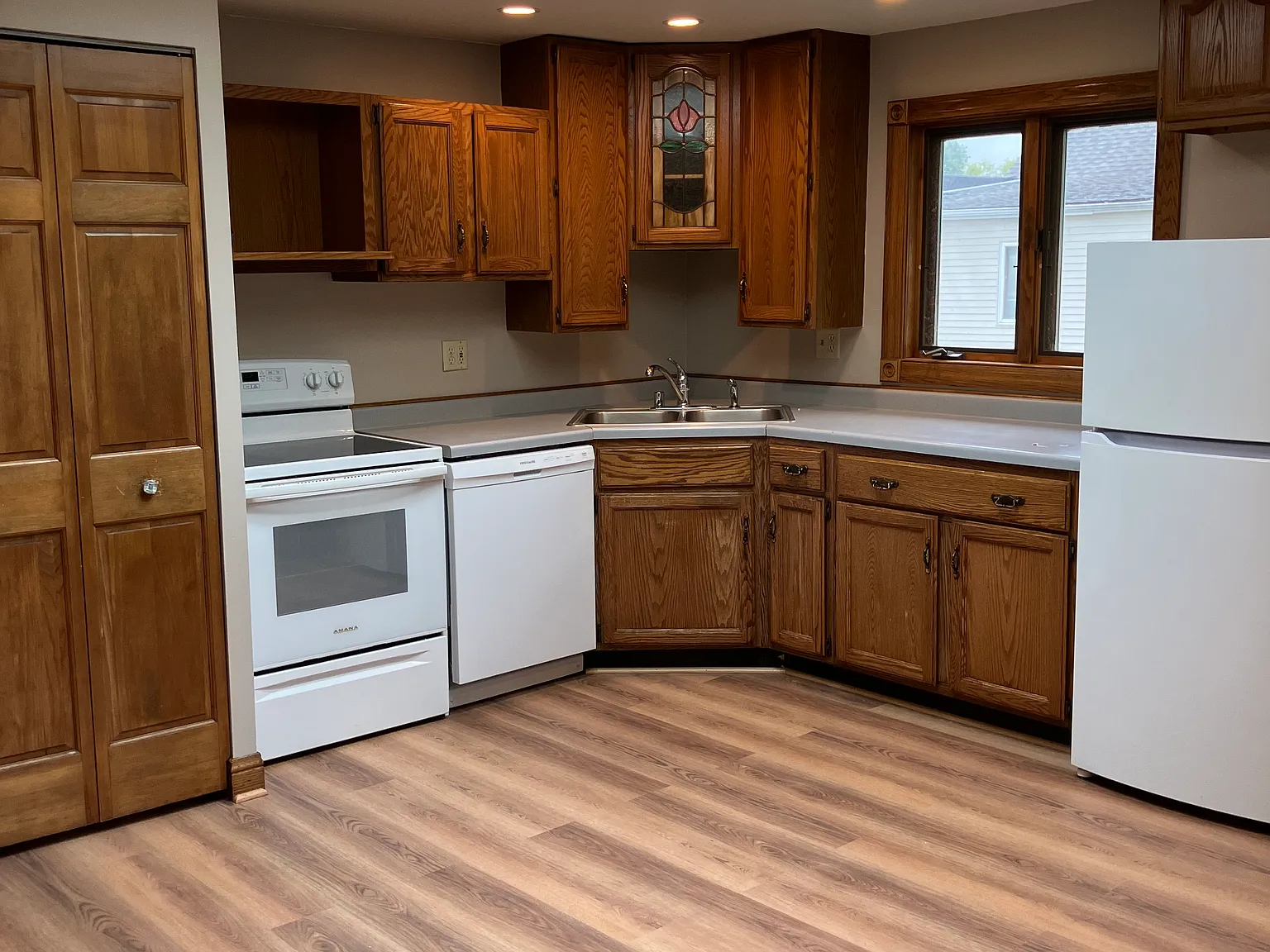 2 bed, $1,300 — Photo 2