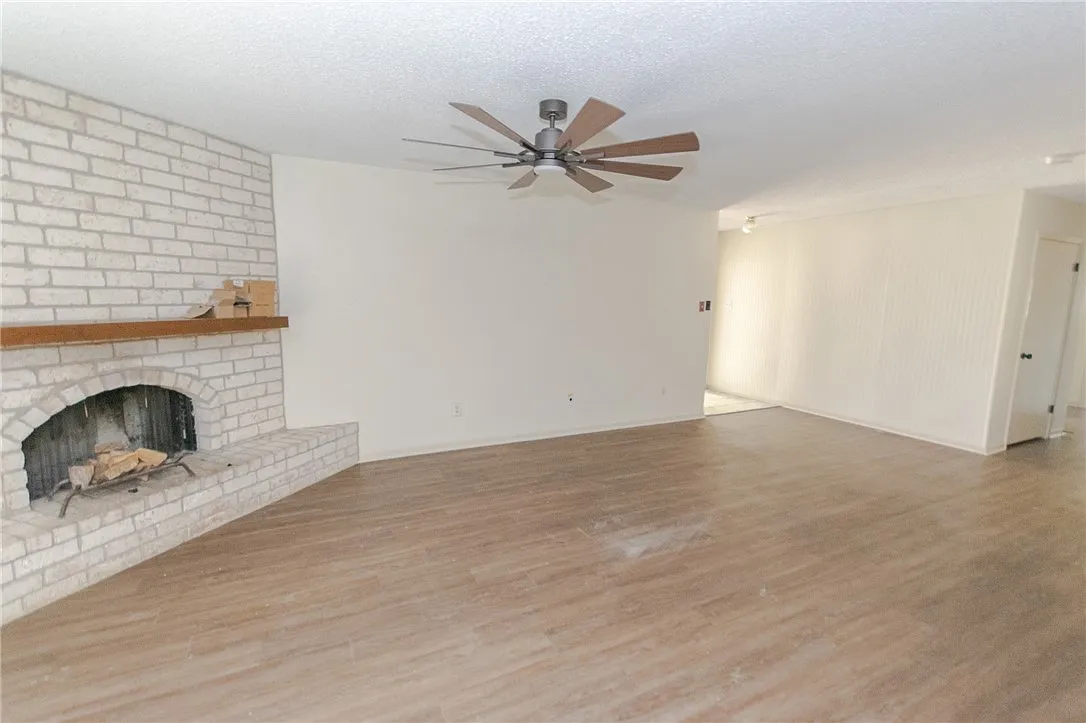 Building Photo - 2240 Lombardy Dr