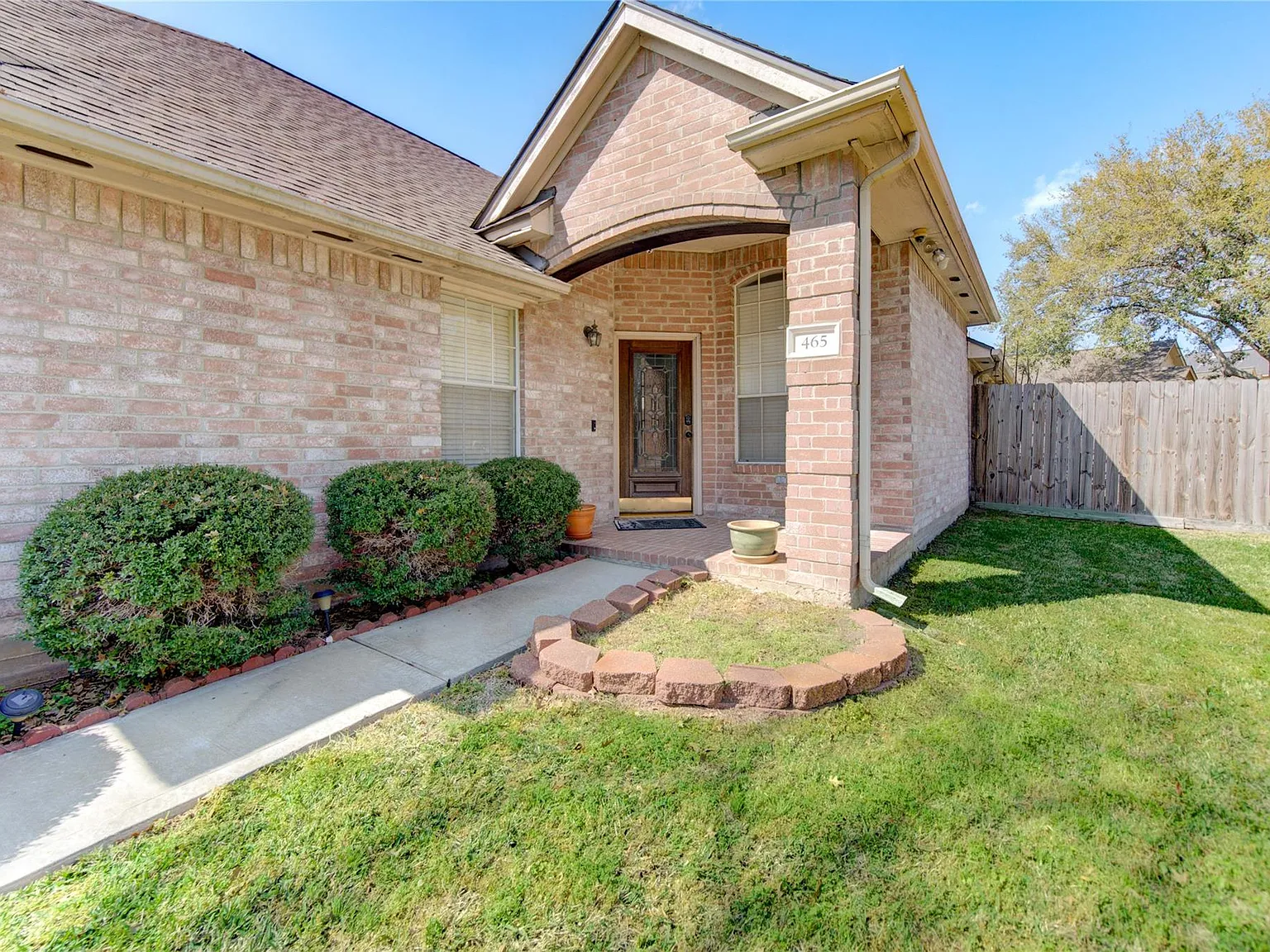 3 bed, 2.5 bath, 2399 sqft, $2,500 — Photo 3