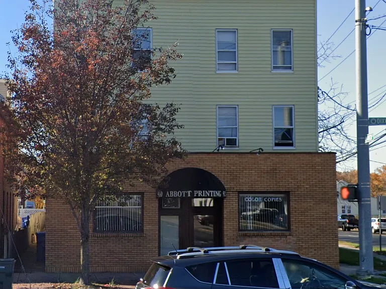 910 Dixwell Ave #2R — Photo 1