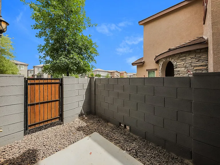 1807 W Minton St — Photo 17
