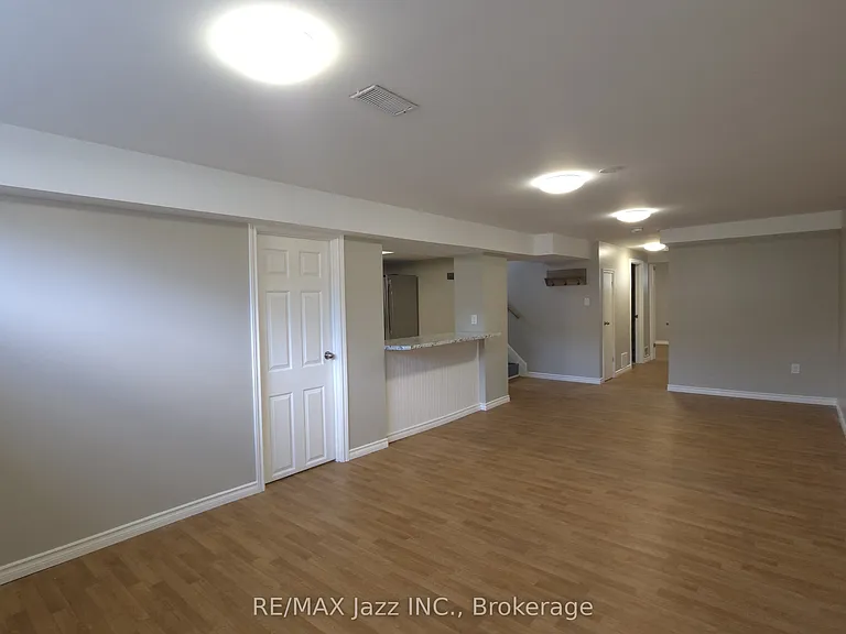 127 Lupin Dr #BASEMENT — Photo 4