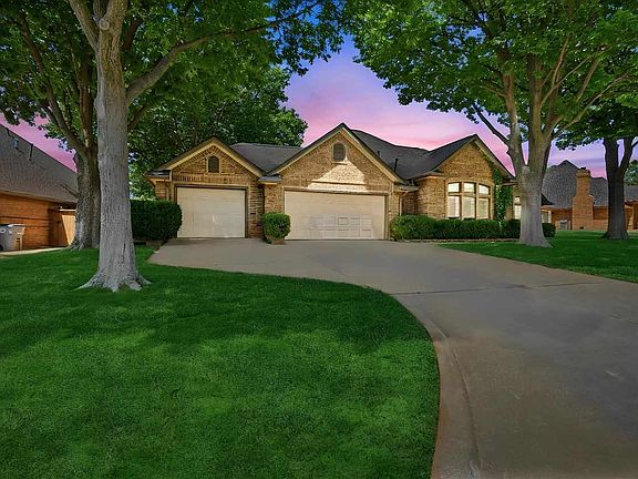 2nd image of 3006 NE Heritage Dr