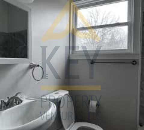 5th image of 1016 Lake Ave APT 3