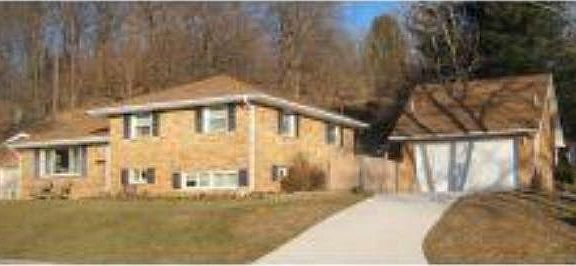 front of house. The garage on right of house is owner use only.
