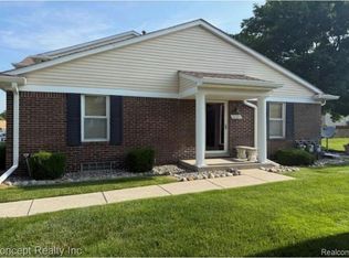 16385 Hamilton St, Southgate, MI 48195