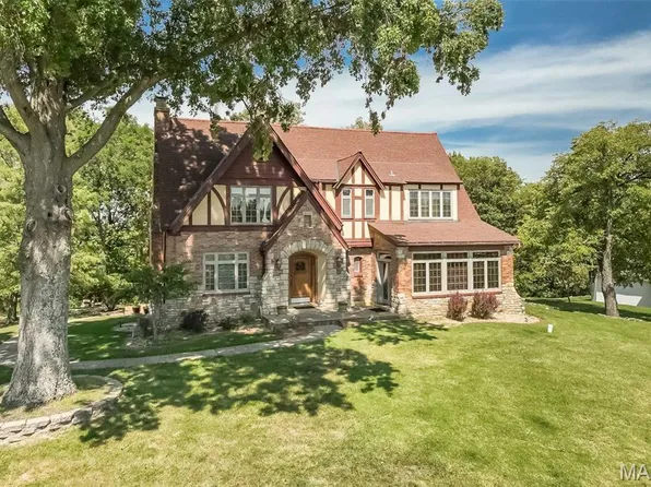 735 River Hills Dr, Fenton, MO 63026