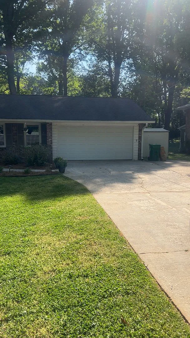 Building Photo - 4475 Lake Ivanhoe Dr