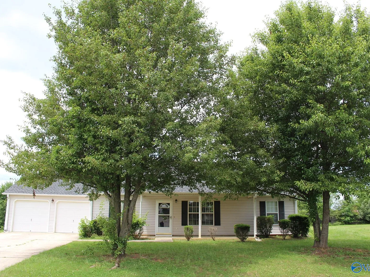 3 bed, 2.0 bath, 1247 sqft, $1,450 — Photo 2