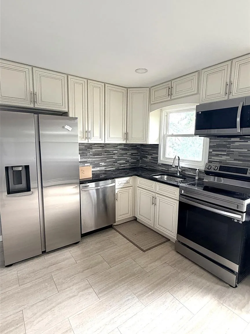 2 bed, 1.0 bath, 900 sqft, $3,100 — Photo 3