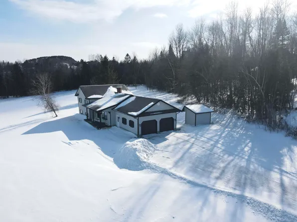 462 Logan Drive, Newport City, VT 05855
