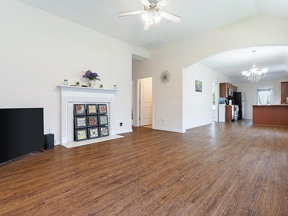 3rd image of 4842 Cove Ln