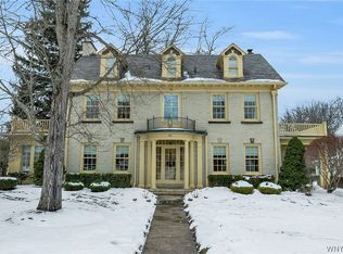 33 Ruskin Rd, Amherst, NY 14226