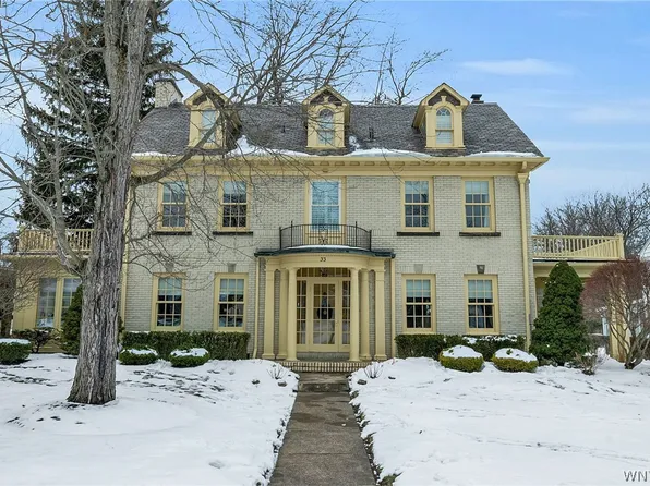 33 Ruskin Rd, Amherst, NY 14226