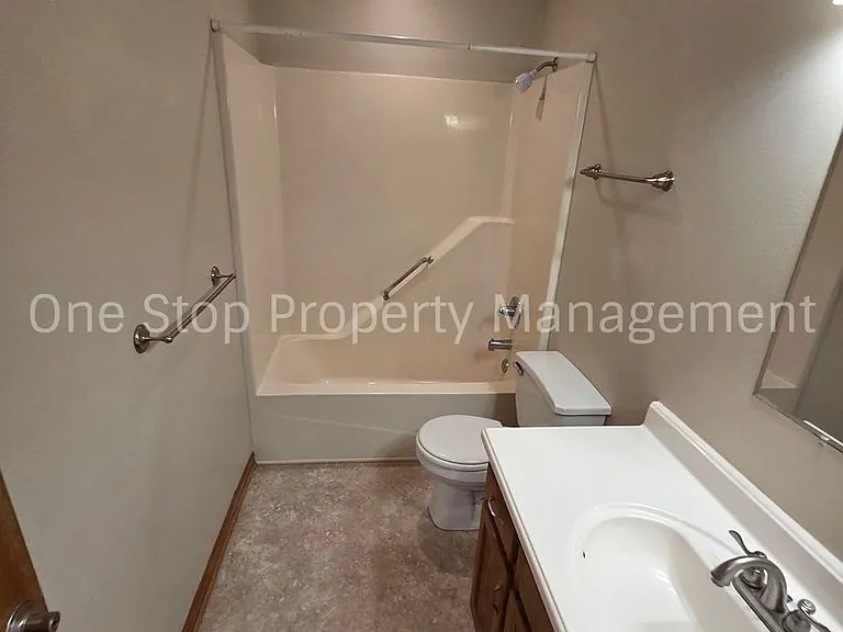 7902 NW 79th Pl — Photo 22
