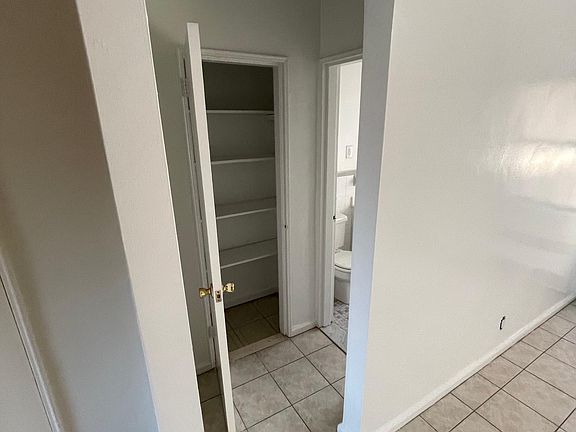 4th image of 401 W Broadway #1D
