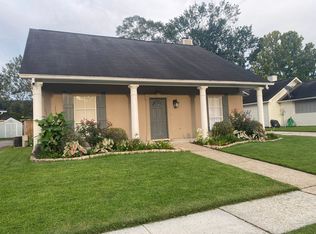 15062 Woodlore Dr, Baton Rouge, LA 70816