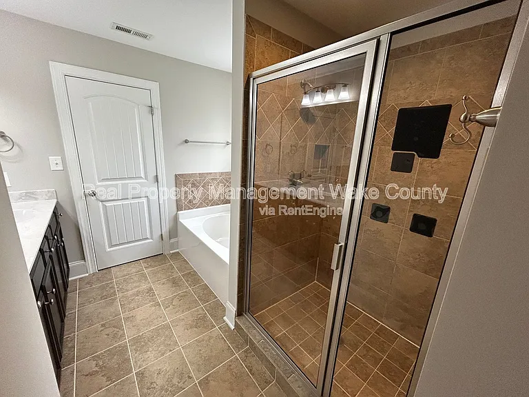 5412 Robbins Dr — Photo 40