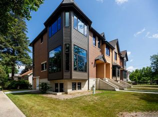 6320 Capulina Ave, Morton Grove, IL 60053