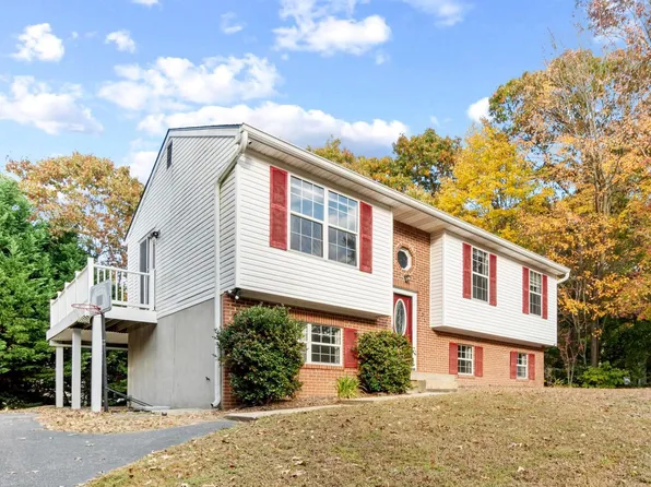 351 Skyview Dr, Lusby, MD 20657