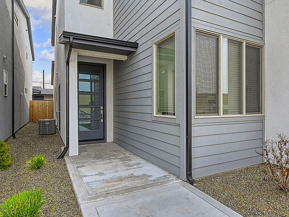 4th image of 2130 S Longmont Ave