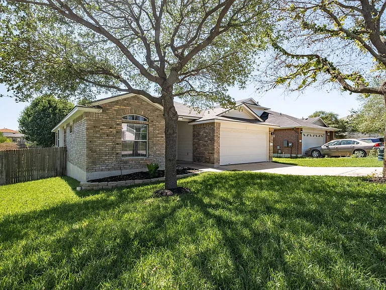 645 Fort Thomas Pl — Photo 3