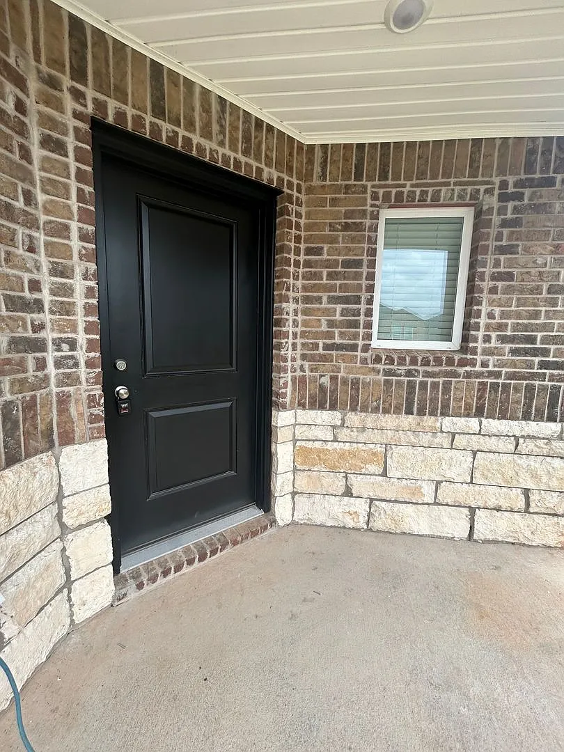 Brand New 4 Bedroom Home in Antler Creek — Photo 2