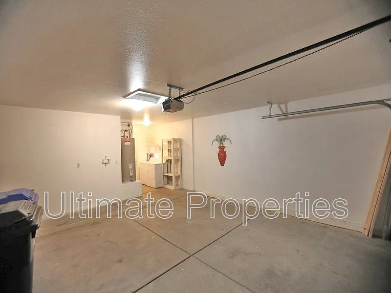 2 bed, 2.0 bath, 923 sqft, $1,695 — Photo 2