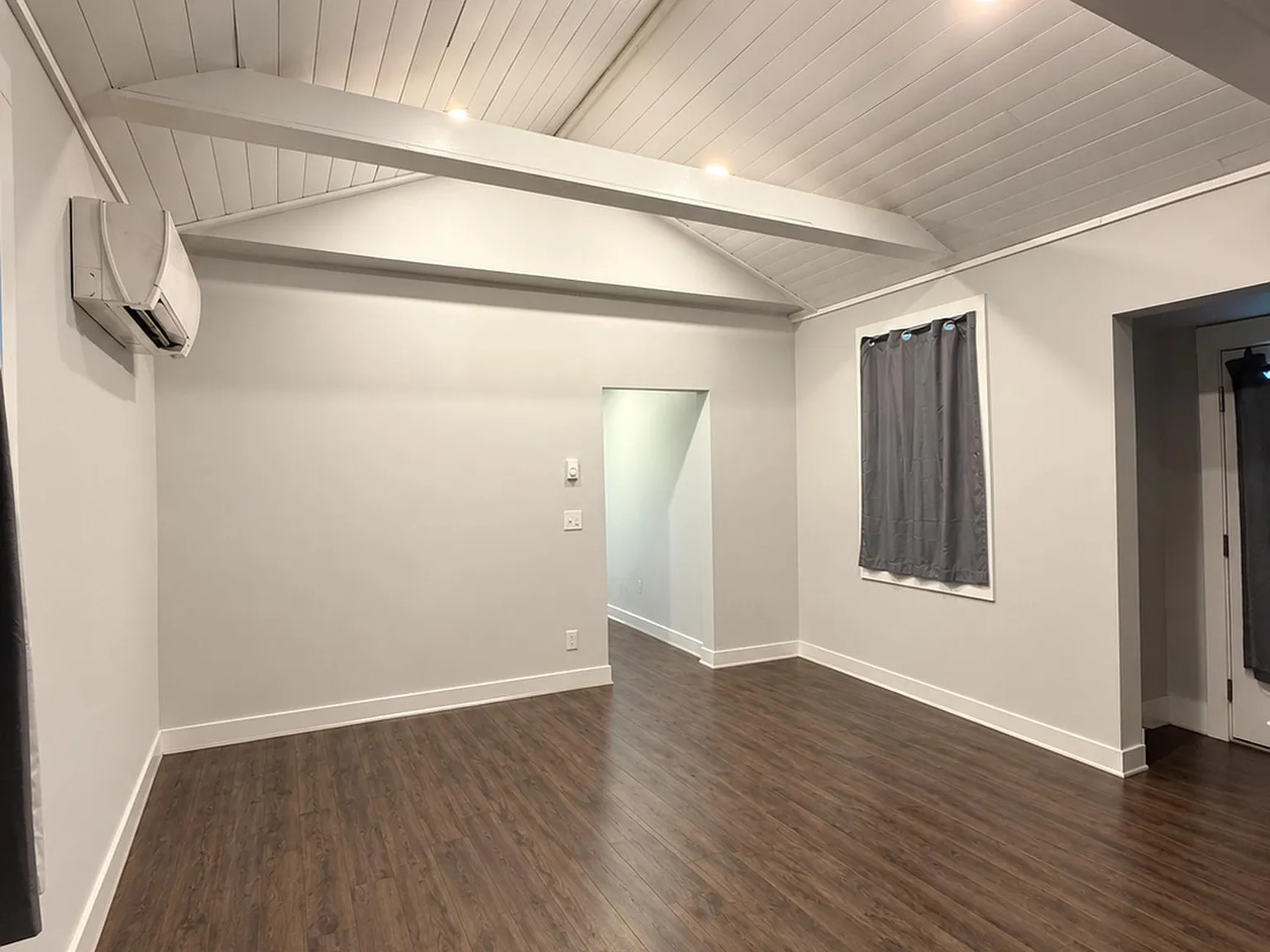 Studio, 1.0 bath, 300 sqft, $1,250 — Photo 2
