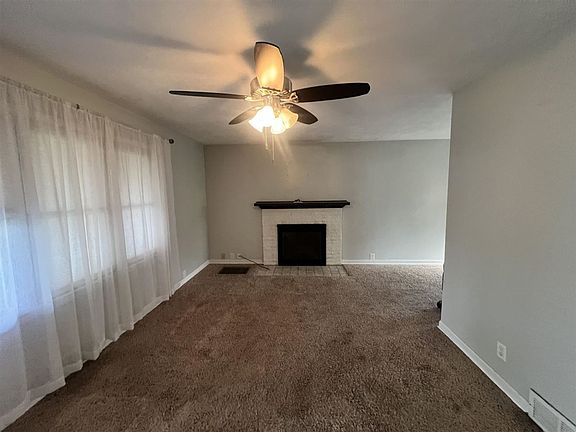 3rd image of 2724 E Fairoaks Dr