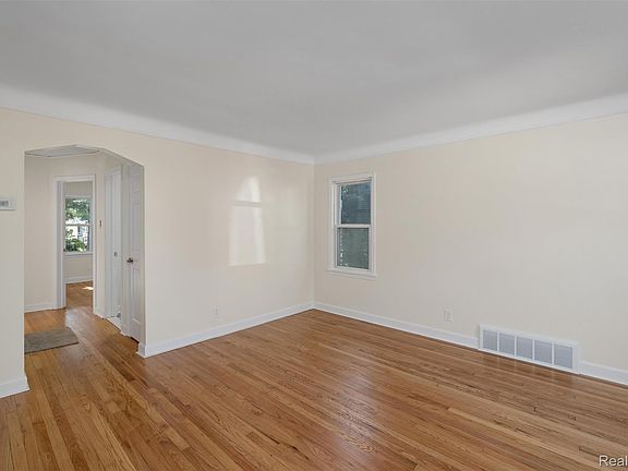 4th image of 1427 Pearson St