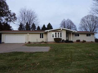 117 Valley Heights Rd, Blue Grass, IA 52726