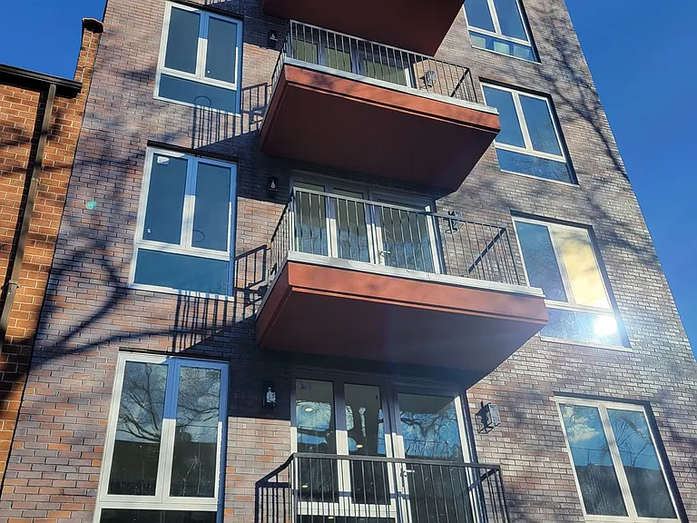 7542 Grand Central Pkwy N #1A — Photo 1