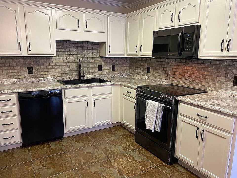 1st image of 104 Golden Oaks Dr