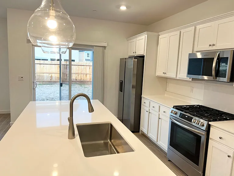 6590 E Krum Ave — Photo 7