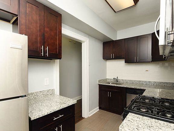 4th image of 1112 W Glenlake Ave #2