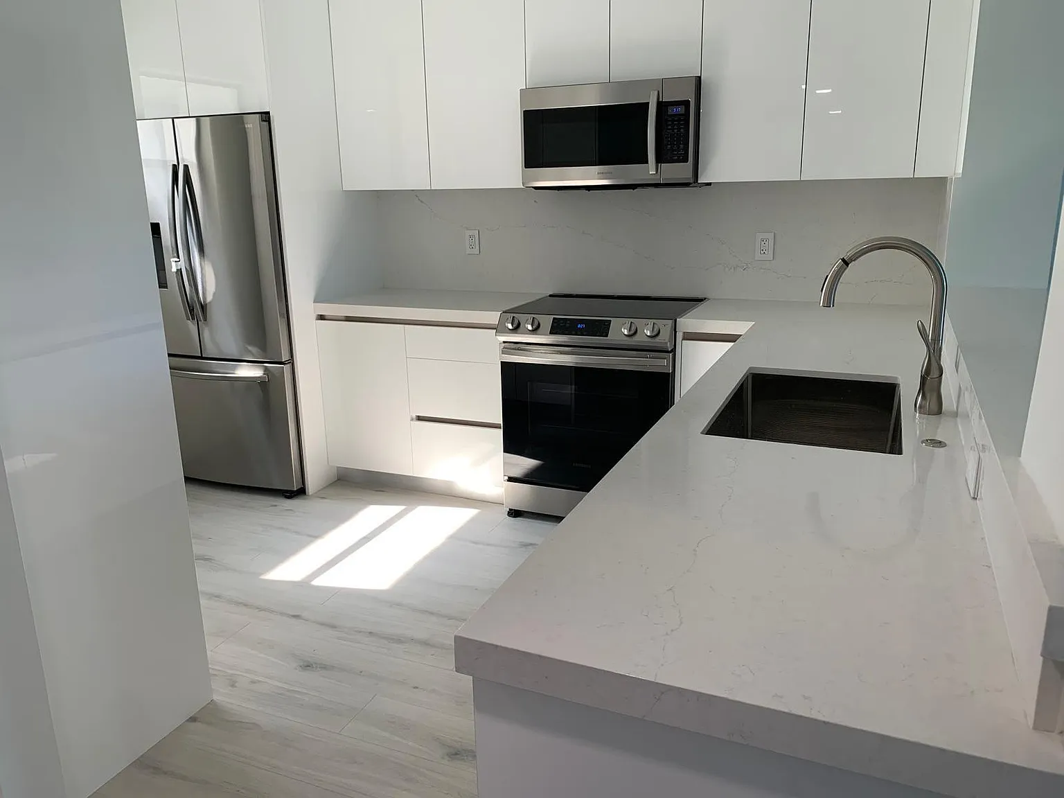 2 bed, 2.0 bath, 1292 sqft, $3,500 — Photo 2
