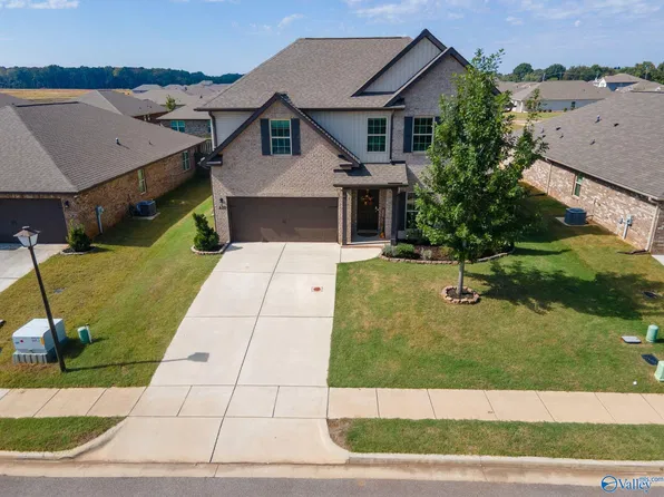 220 Cherry Laurel Dr, Hazel Green, AL 35750