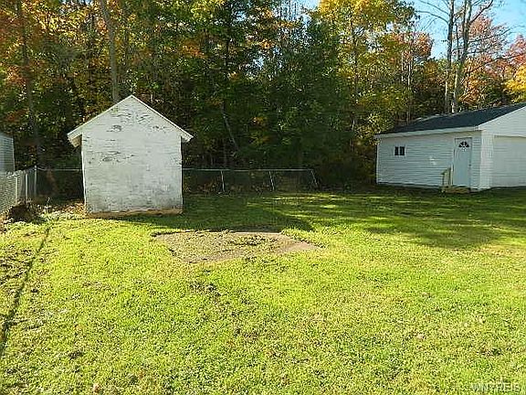 5th image of 401 E Pleasant Ave