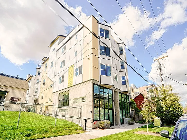 Madison 2.0 Studios — Photo 22