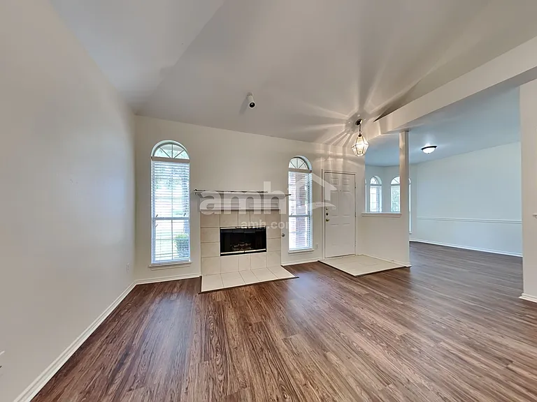 1481 Apenzell Ln — Photo 8
