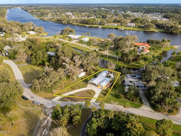 617 Caloosa Estates Dr, Labelle, FL 33935